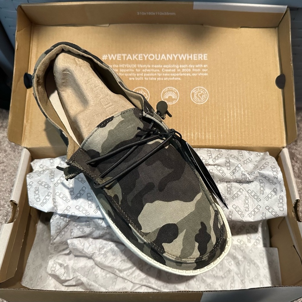 NEW in Box Hey Dude Women's Wendy Camo Slip-On Shoes Size 9